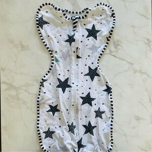 EUC Love to Dream Size Small Original Baby Swaddle Designer with Star Pattern